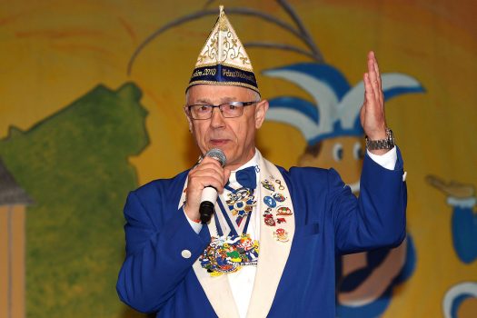 Der 1. Vorsitzende des Bielsteiner Karnevalsvereins, Michael Röser, begrüßt die Gäste. Foto: Christian Melzer