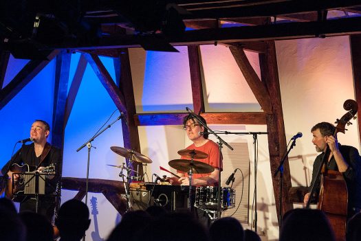 Trotz Karneval kamen sie einen Tag vor Weiberfastnacht aus Kölle nach Bielstein: das JP Weber Trio. Foto: Vera Marzinski